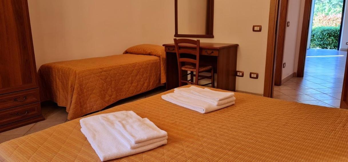 Oasi Del Grillo Aparthotel Castelnuovo Berardenga Exterior foto