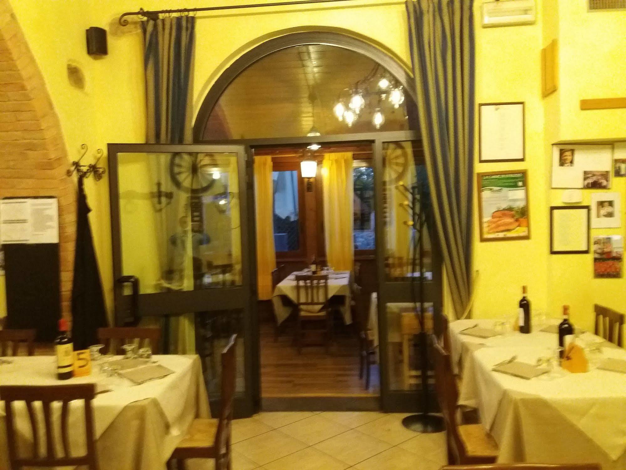 Oasi Del Grillo Aparthotel Castelnuovo Berardenga Exterior foto