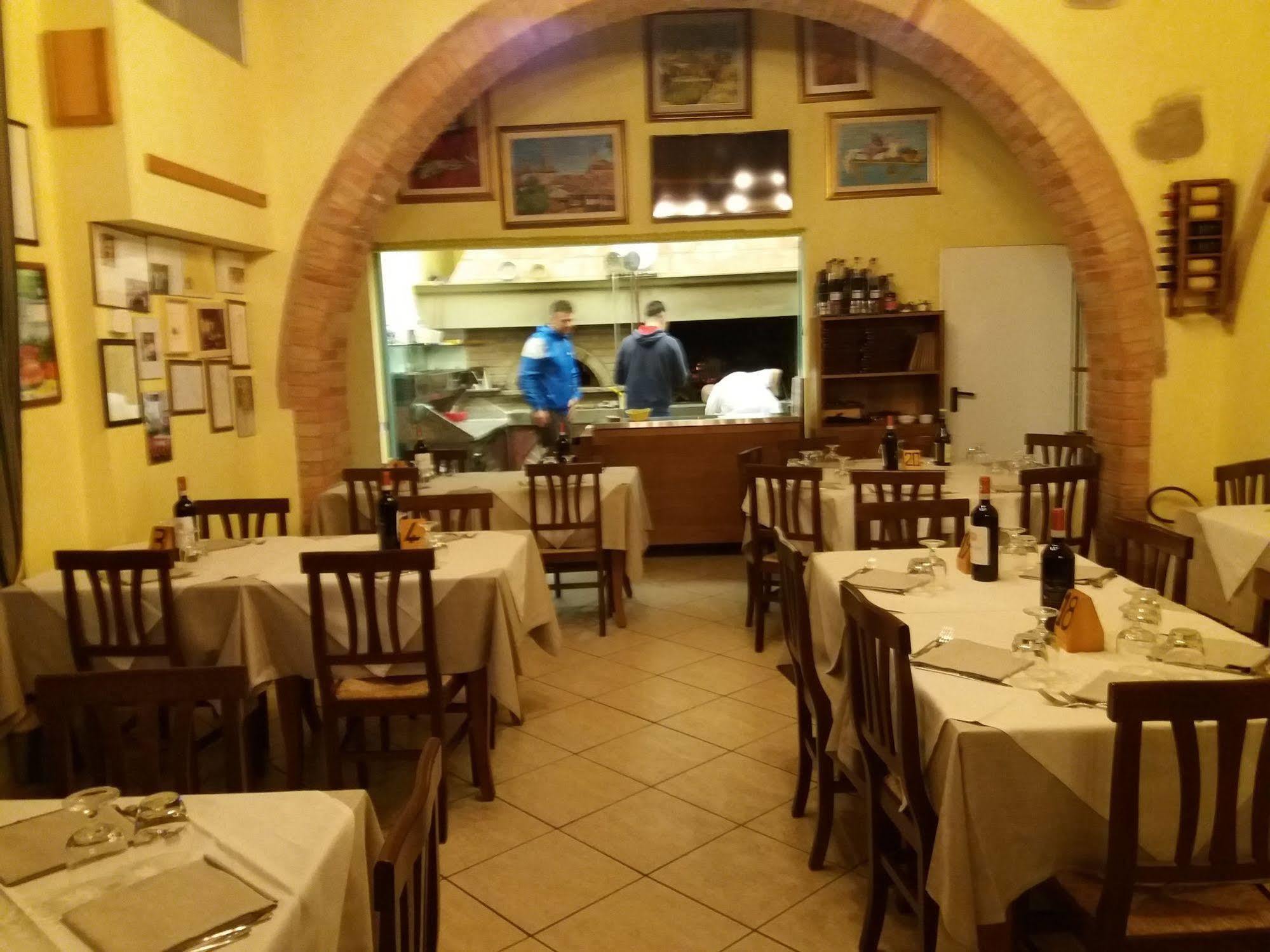 Oasi Del Grillo Aparthotel Castelnuovo Berardenga Exterior foto
