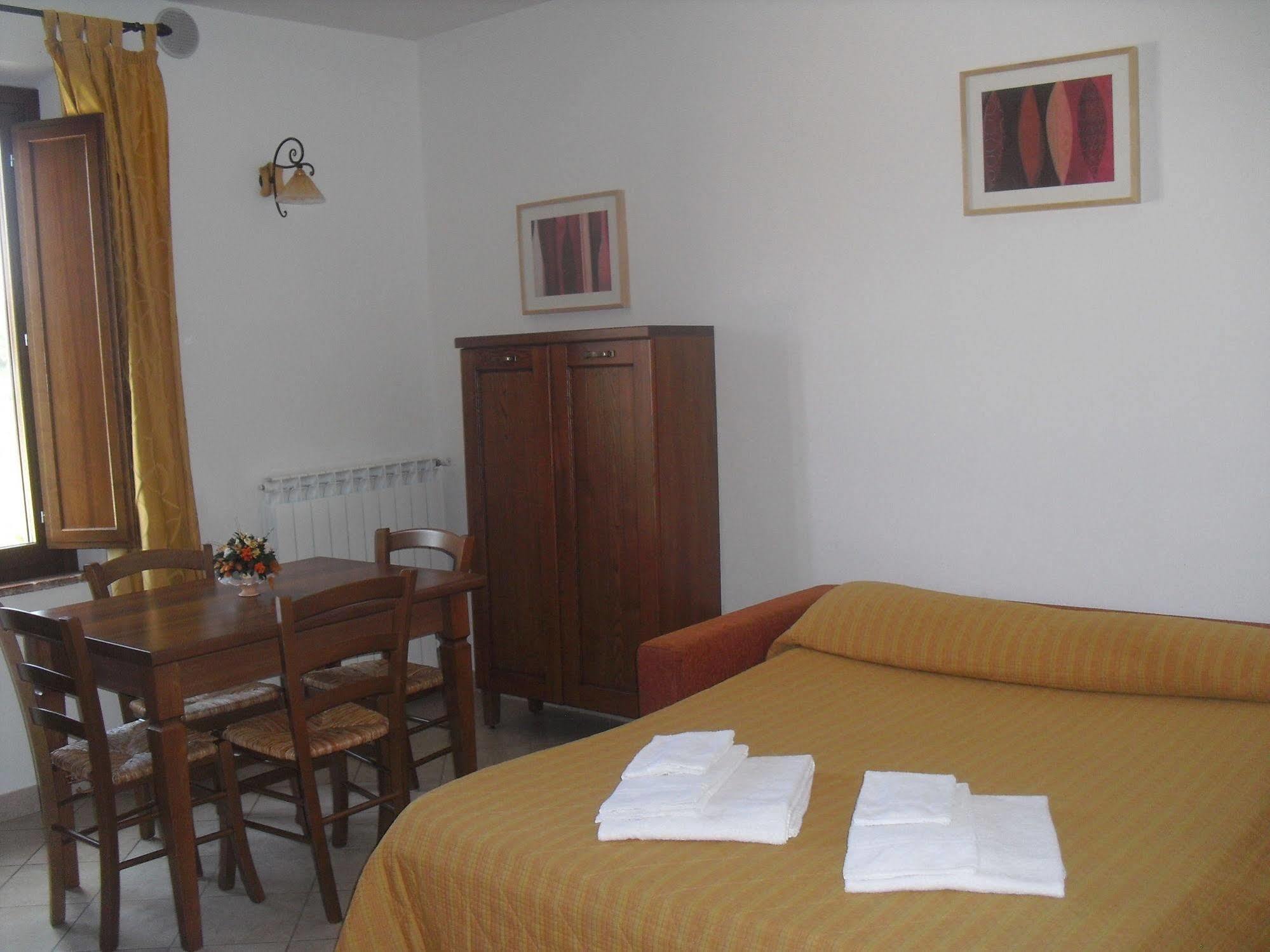Oasi Del Grillo Aparthotel Castelnuovo Berardenga Exterior foto