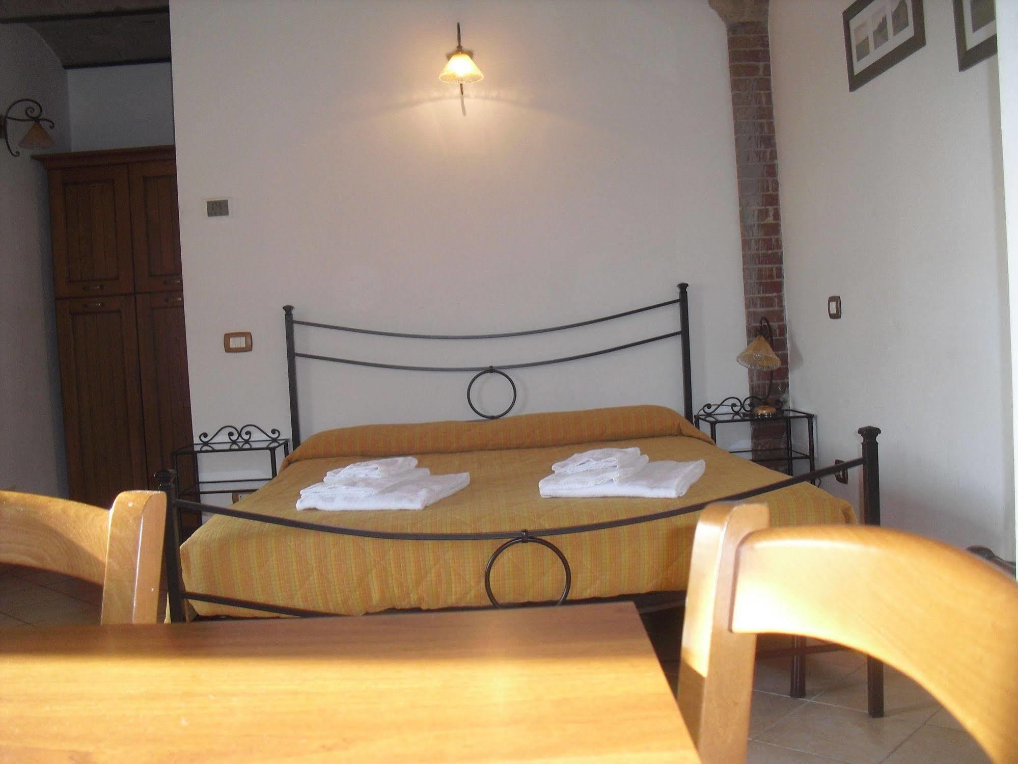 Oasi Del Grillo Aparthotel Castelnuovo Berardenga Exterior foto